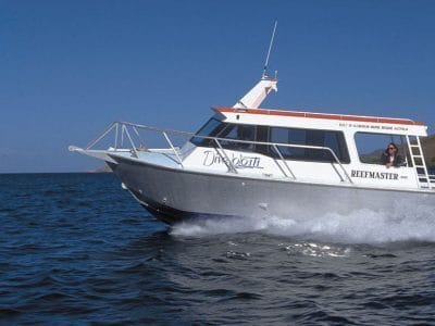 papua new guinea port moresby loloata island resort speedboat